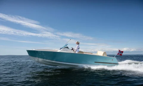 Cormate Super Utility 27 - SkyBlue V8 350 hk