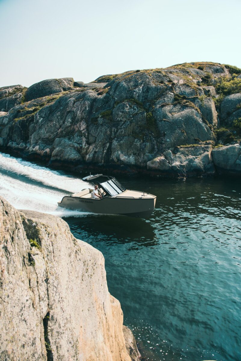 X Shore 1 - Eldriven daycruiser - Upptäck hos Brandt Båt