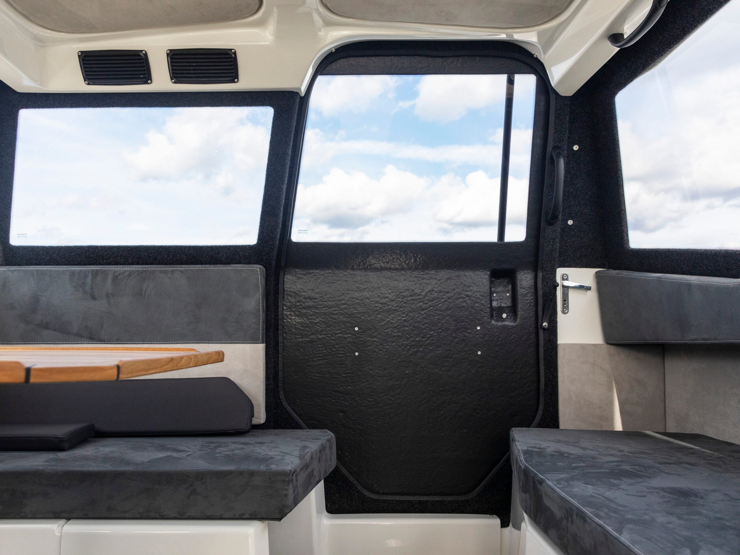 TG-7-9-Supreme-hos-brandt-bat-12