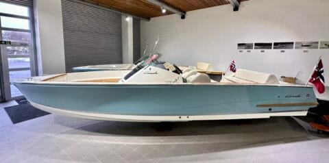 Cormate Super Utility 27 - OceanGreen V8 350 hk